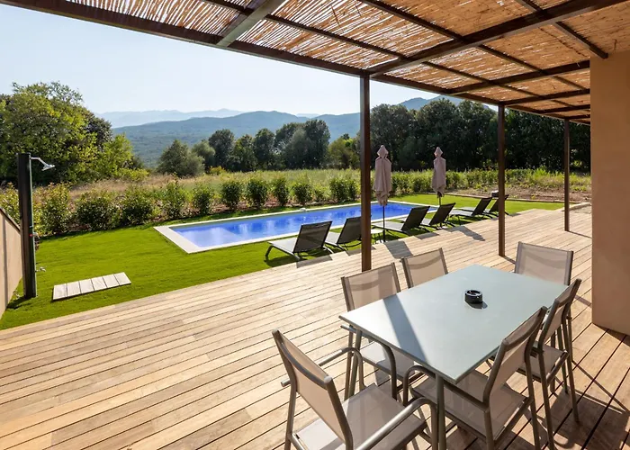 Avec Piscine * Ghisonaccia