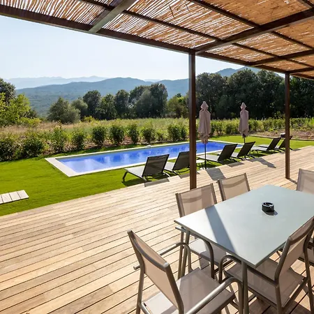 Avec Piscine * Ghisonaccia