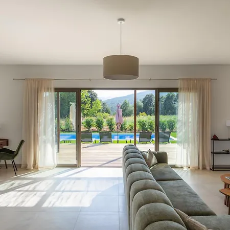 Avec Piscine Villa *