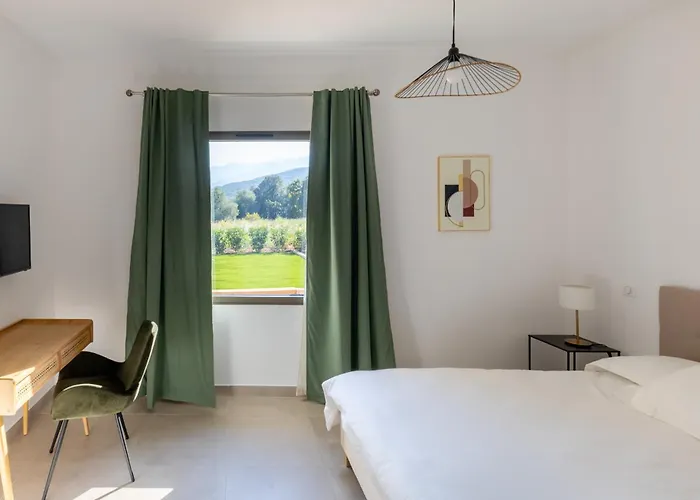 Avec Piscine גהיסונאצ'יה